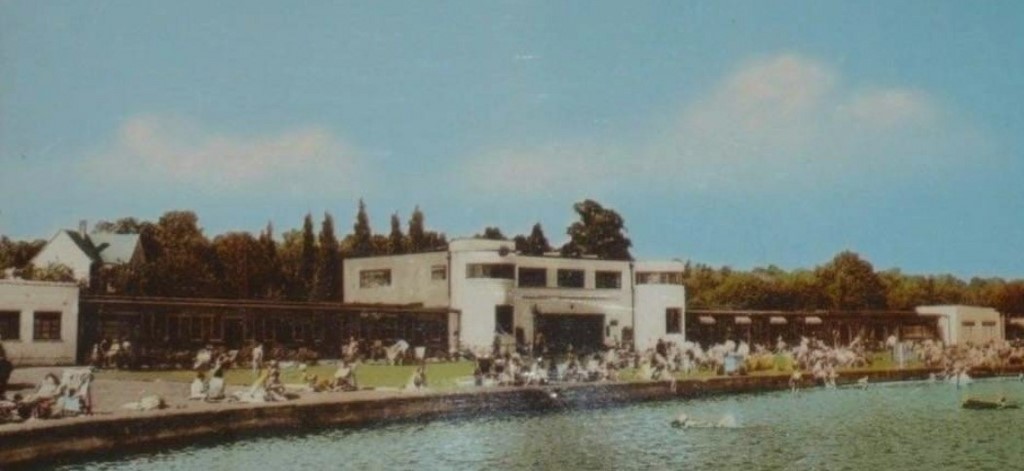 Old Image Of The Pavilion At Ruislip Lido