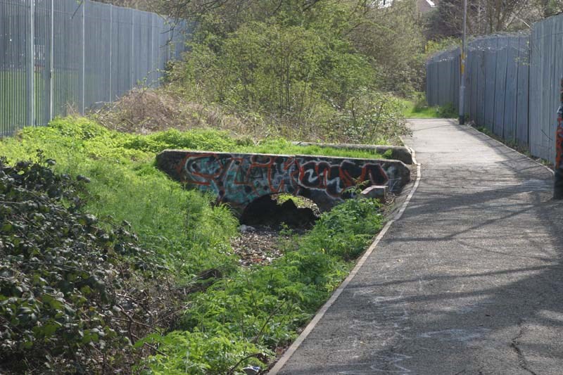 Ruislip Lido Canal Feeder Near Sandalwood Drive