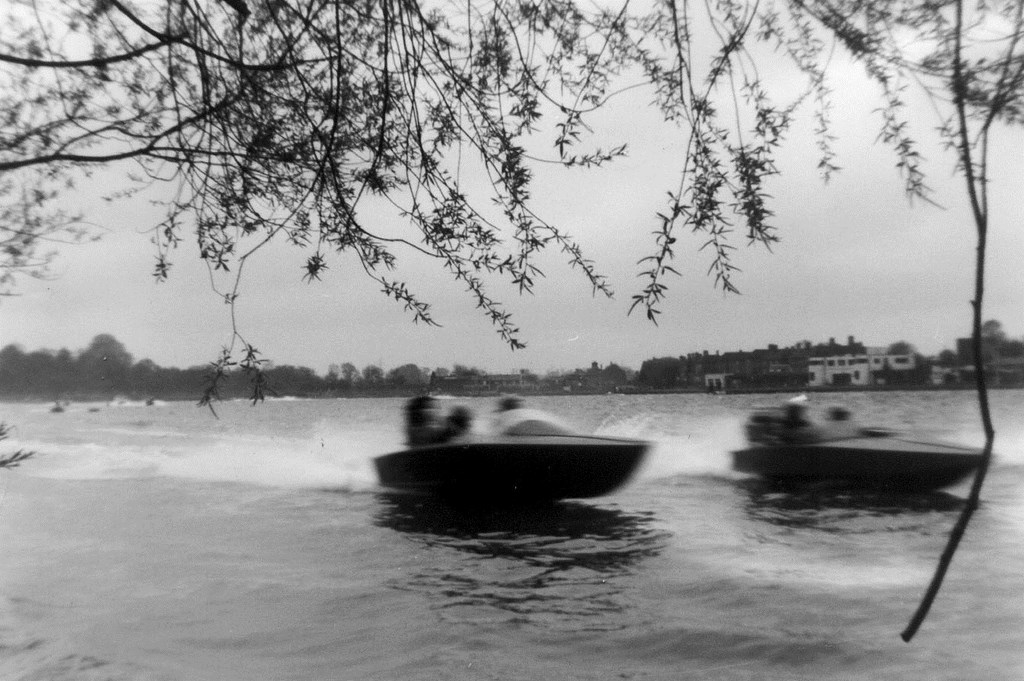 Speed Boats Racing On Ruislip Lido