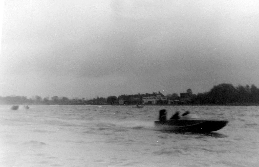 Some Speed Boats Racing On Ruislip Lido