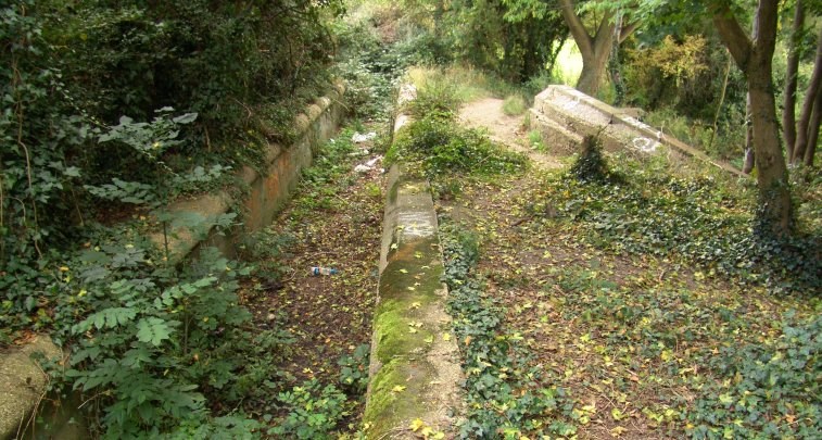 Aqueduct channel