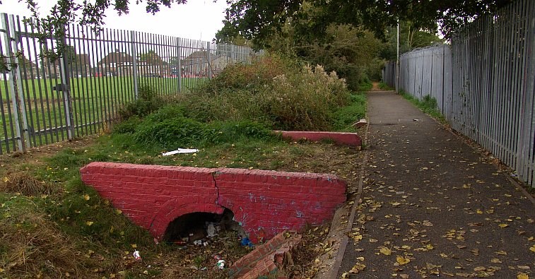 Ruislip Lido Canal Feeder Sandalwood Drive