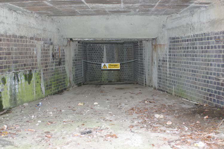 Ruislip Lido Canal Feeder Where Is Leaves The Lido